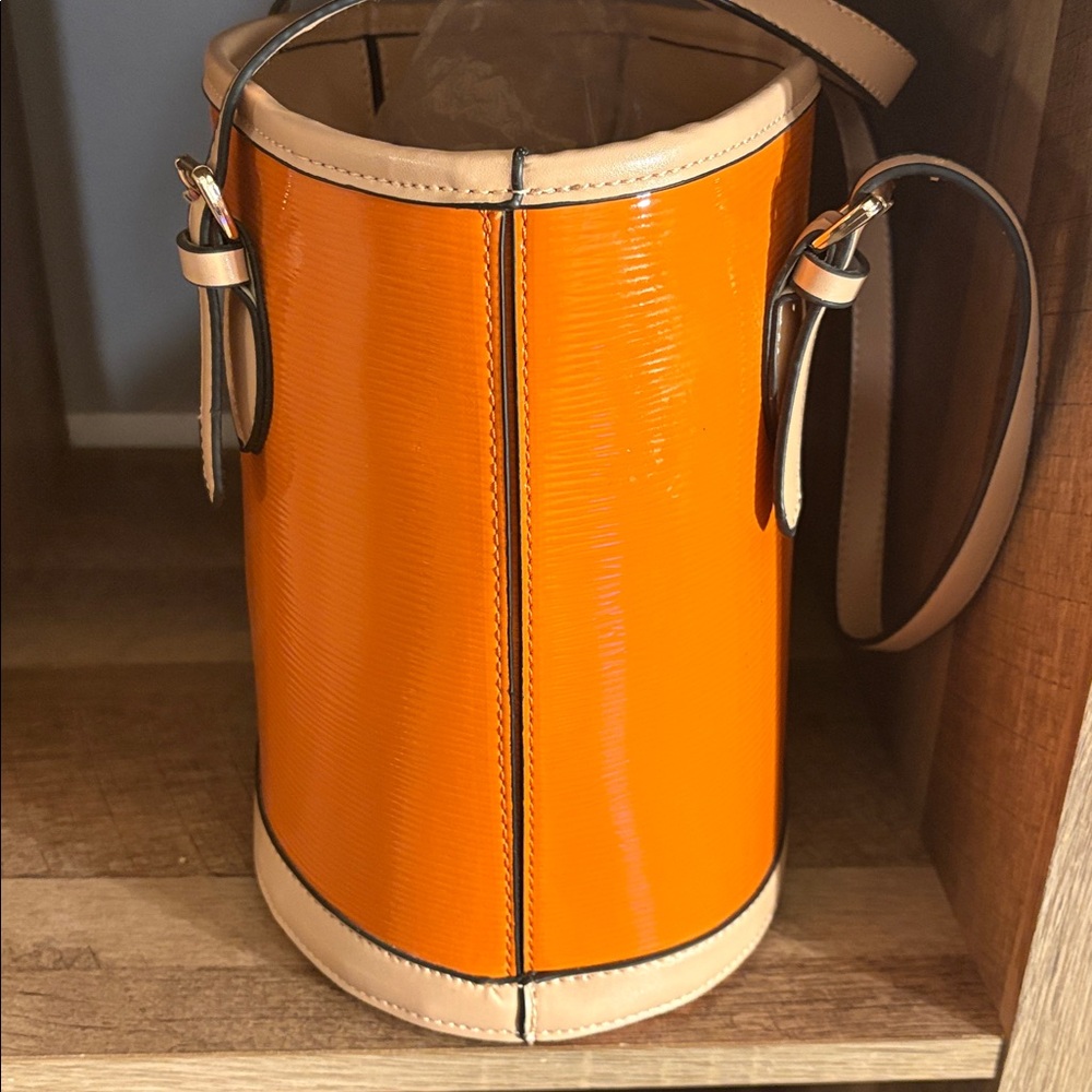 Orange 🍊 Bucket Bag W/wrislet - Picture 3 of 11